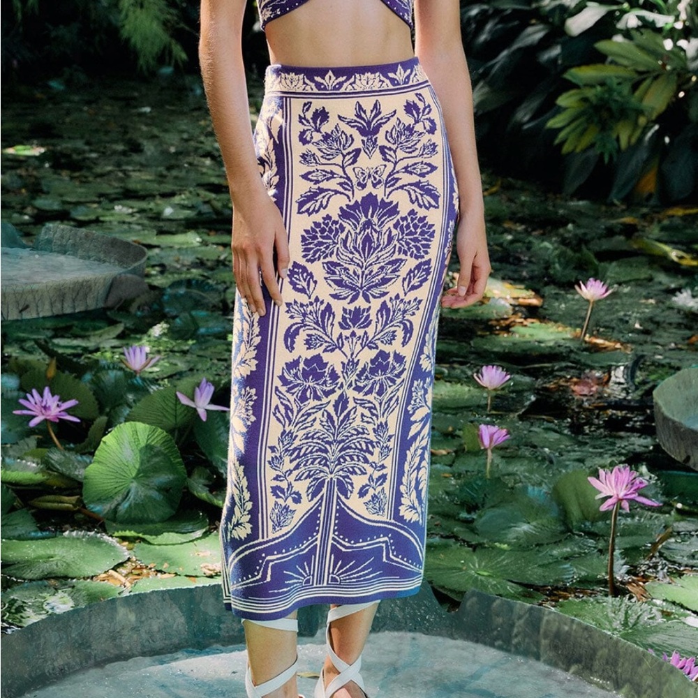 NWT FARM Rio Blue and White Tapestry Skirt ASO Meghan Markle